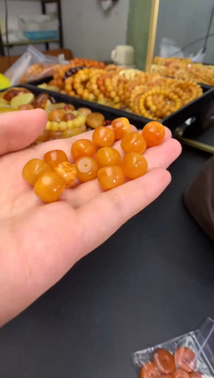 蜜蜡未镶嵌珠宝奇石多样性发一件