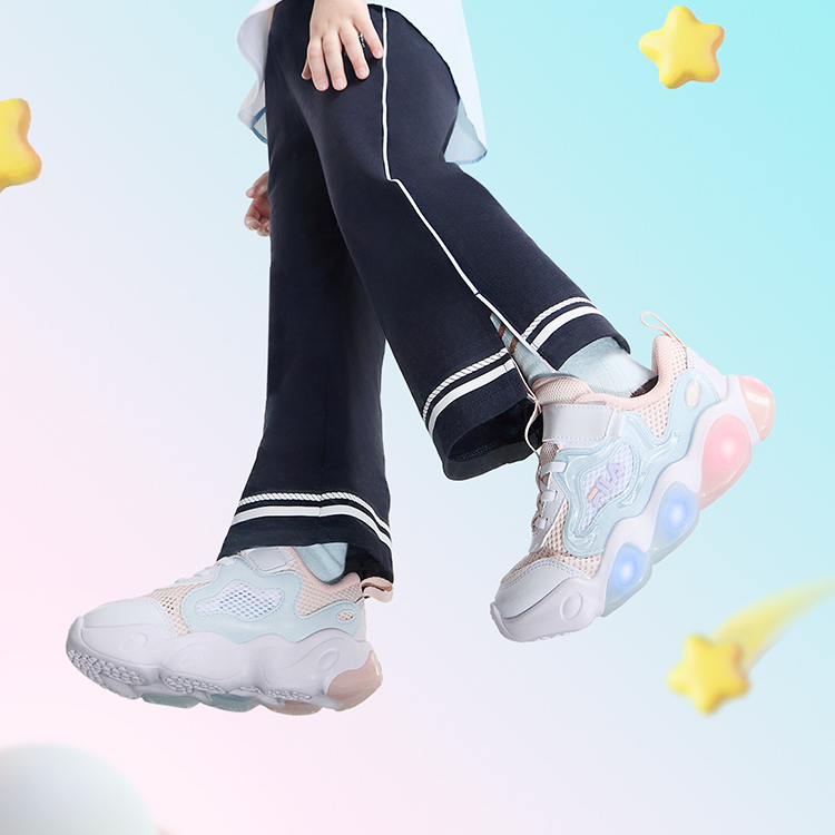 【斐乐儿童】2025夏季新款小童时尚运动百搭舒适闪灯鞋K14B521605