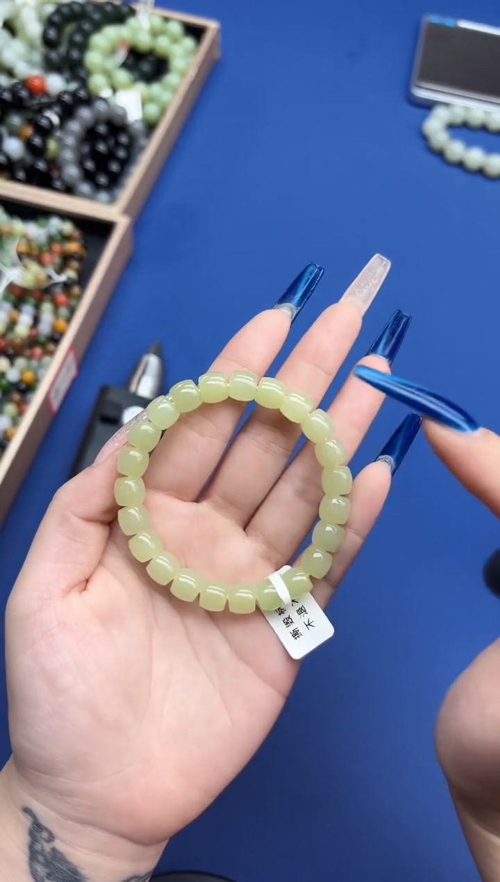 未镶嵌手串和田玉董小姐推荐 多样性发货 拍一发一hk9