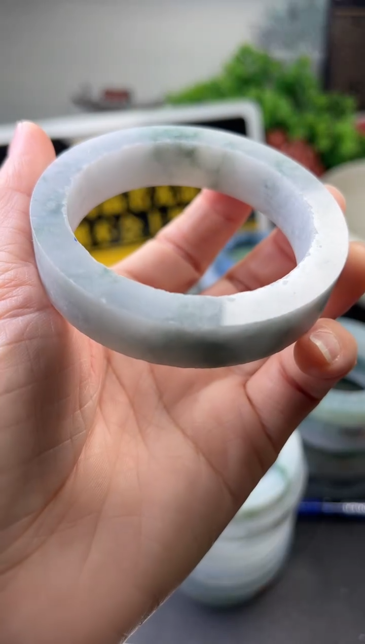 定制翡翠手镯未镶嵌不退不换