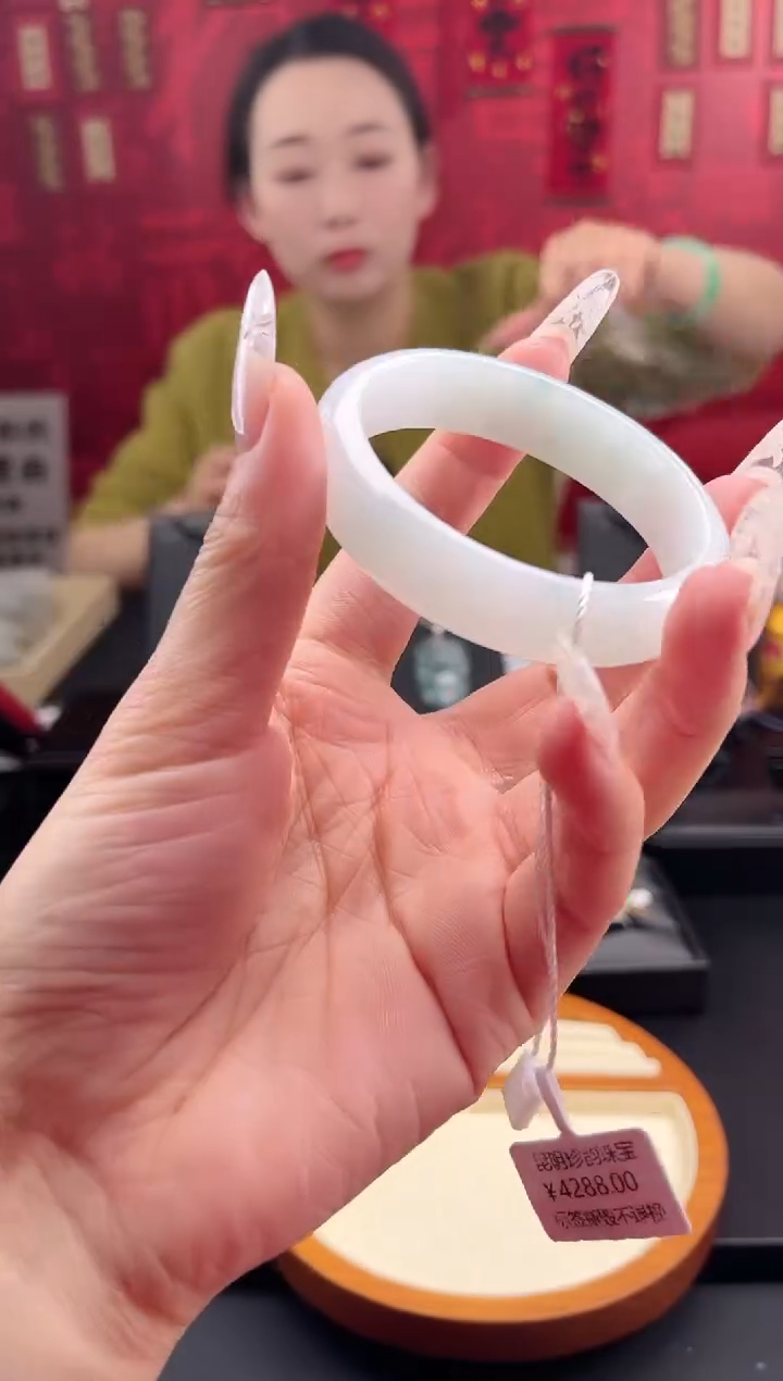 【闪购商品】翡翠手镯未镶嵌手镯