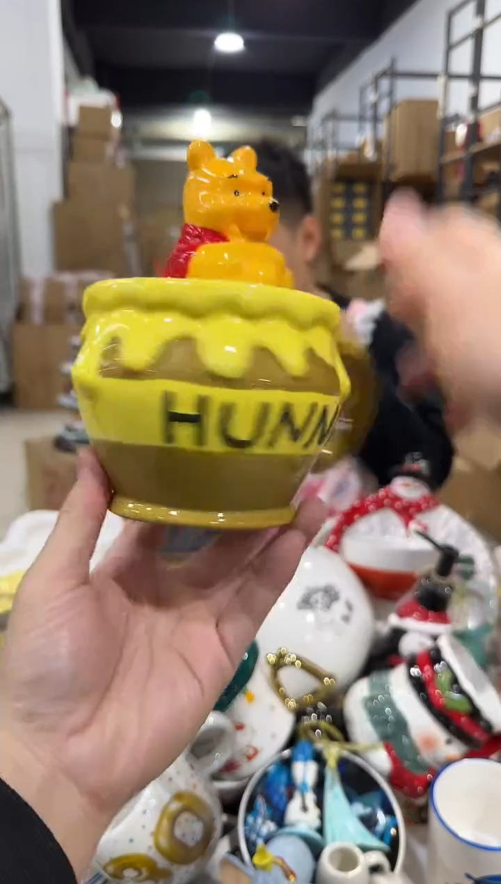 瓷片Q版维尼蜂蜜带盖杯