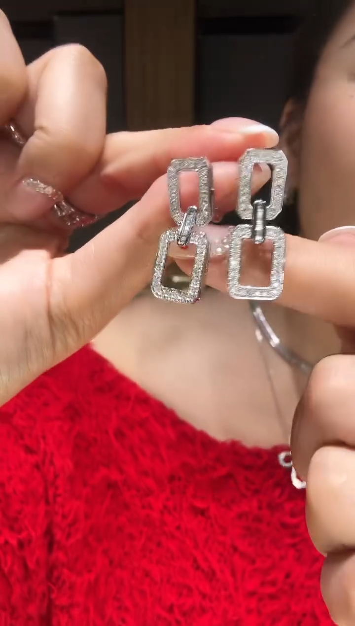 【闪购商品】钻石耳饰18K金镶嵌吕字