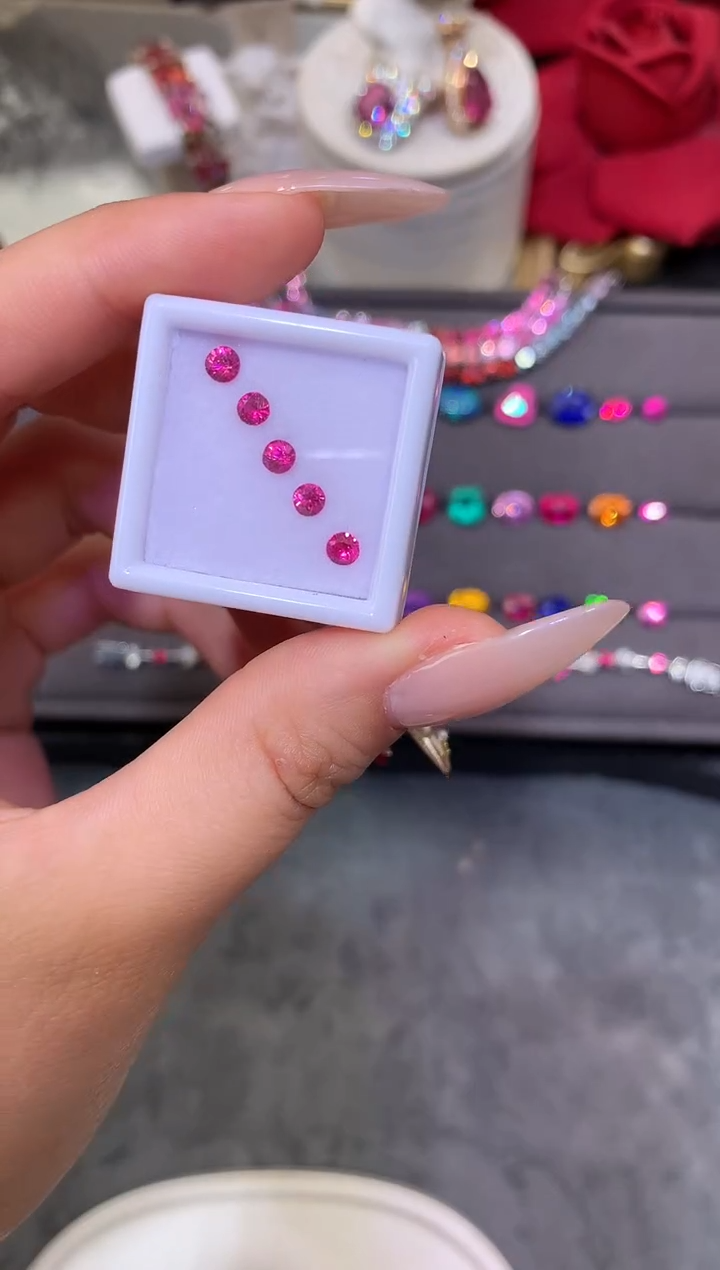 未镶嵌裸石定制尖晶石憨****山圆切 绝地武士 0.80ct/5P