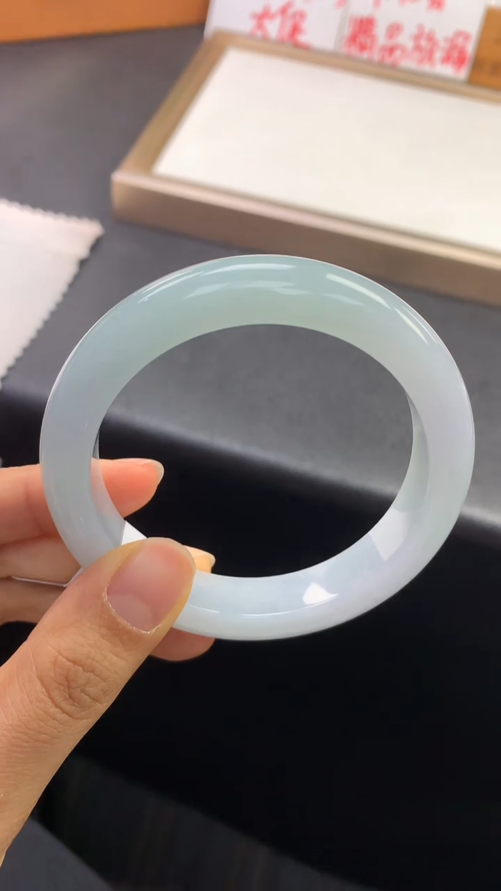 未镶嵌手镯翡翠退货需手镯吊牌标签完好