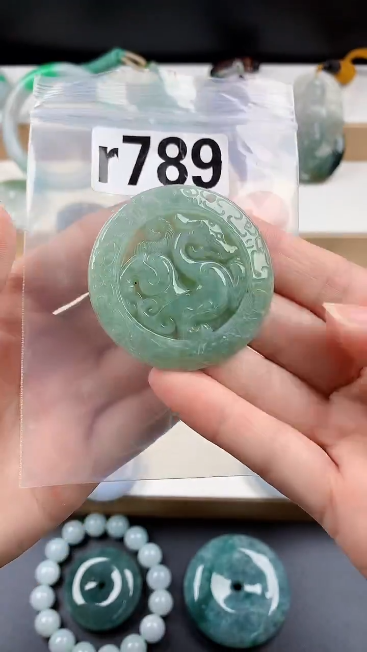 颈饰未镶嵌翡翠天然翡翠吊坠挂件