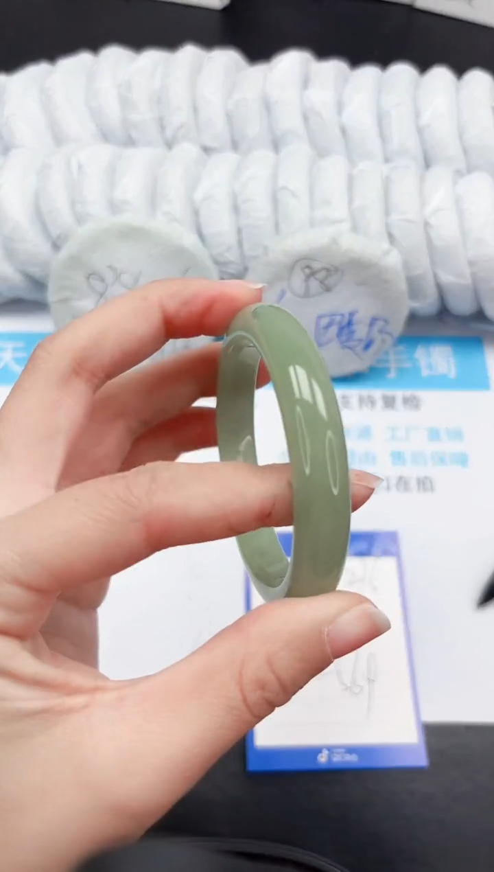 【闪购商品】石英质玉手镯未镶嵌276-56.9