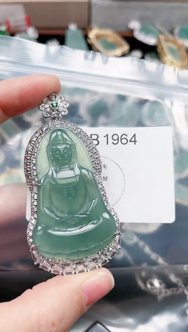 【闪购商品】翡翠颈饰未镶嵌赠皮绳1964