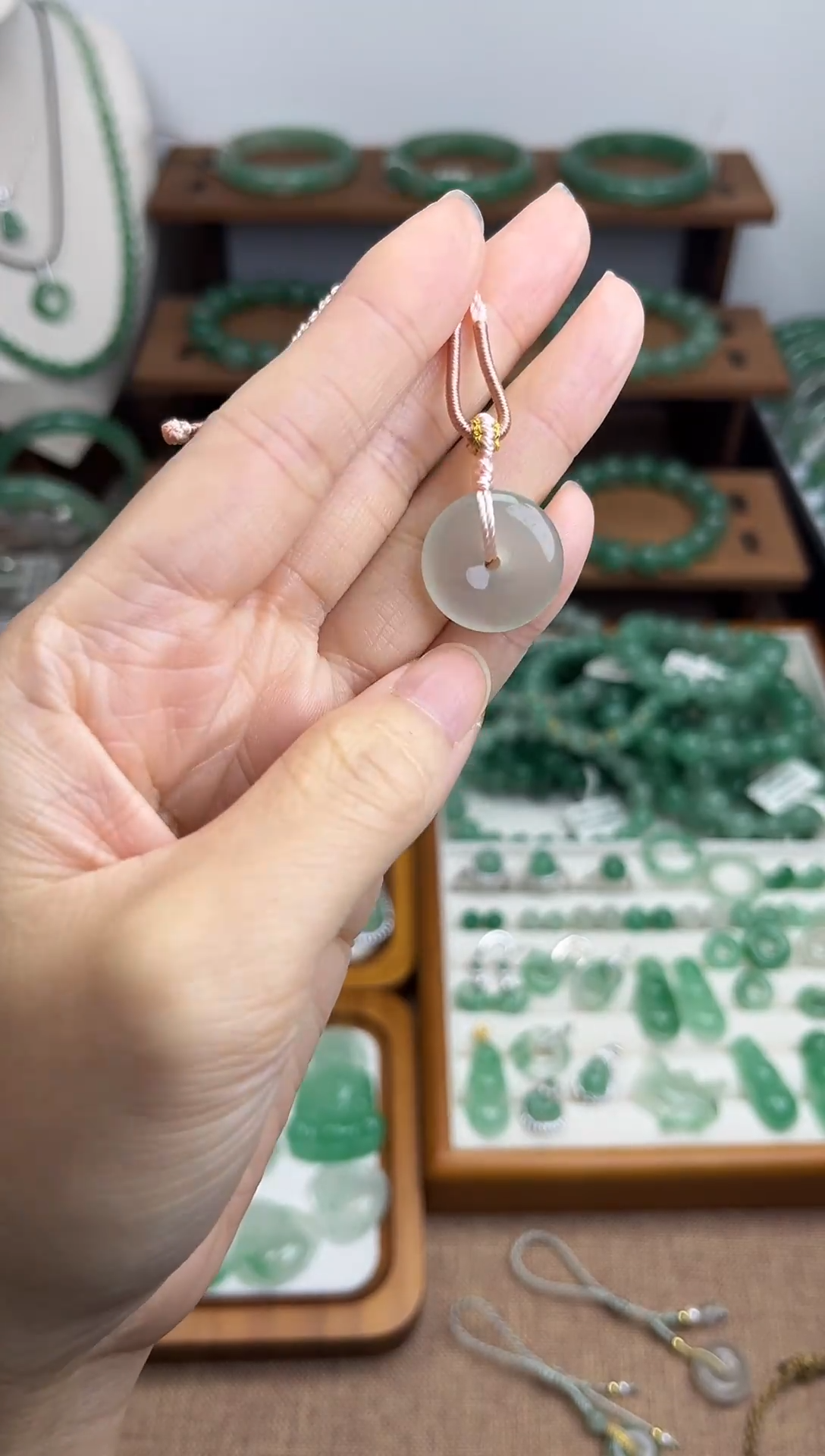 吊坠(赠链)未镶嵌石英质玉（非洲翠）平安扣