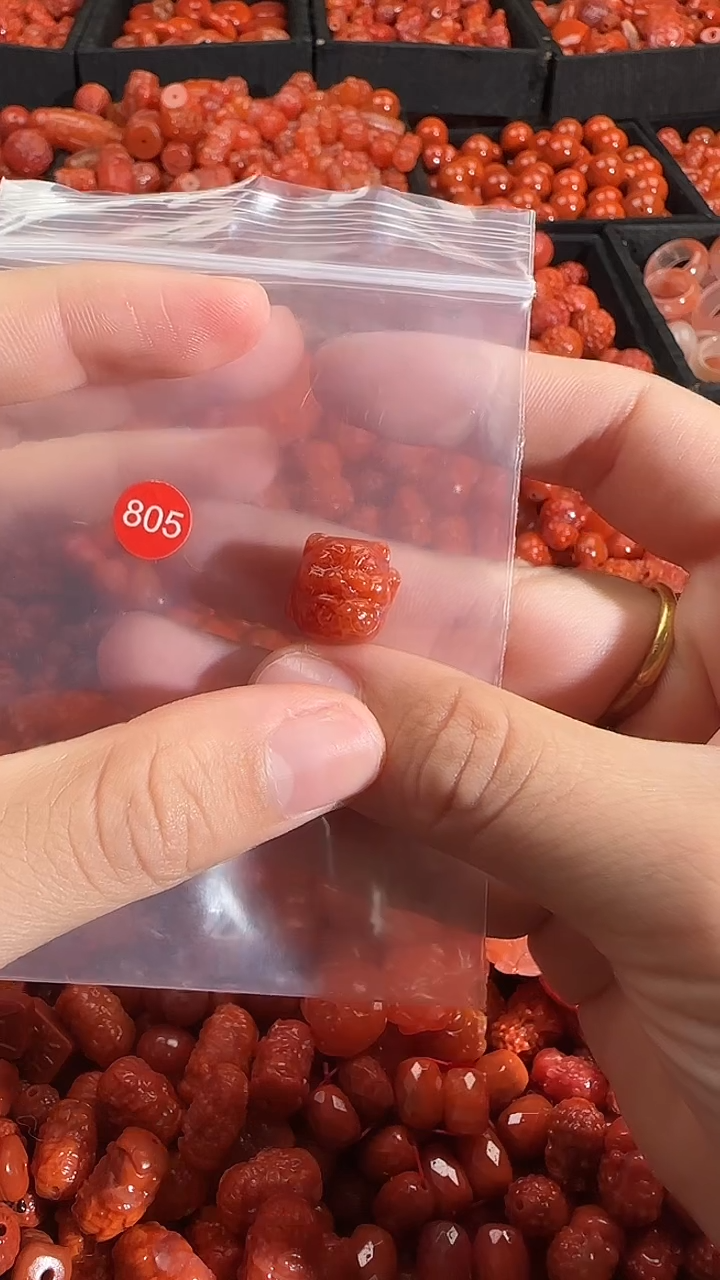 颈饰未镶嵌南红玛瑙1