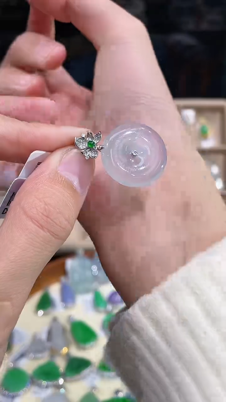 【闪购商品】翡翠吊坠(不含链)18K金镶嵌平安扣