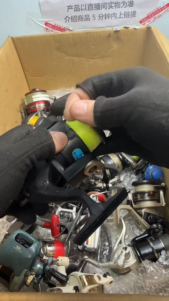 高****面钓鱼轮，微瑕孤品，成色，型号直播间讲解为准，看好再下单。