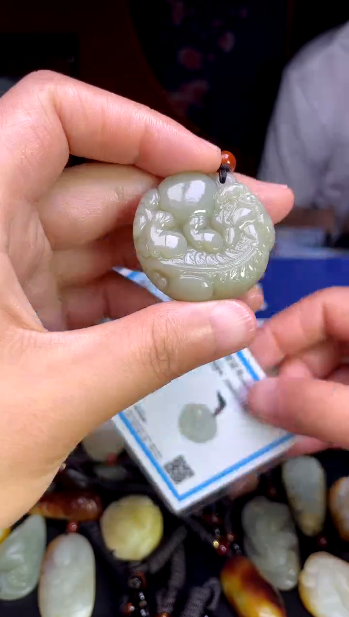 和田玉未镶嵌颈饰1