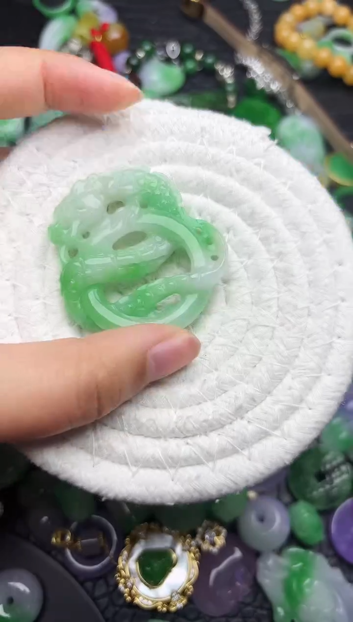 颈饰未镶嵌翡翠缅甸翡翠吊坠