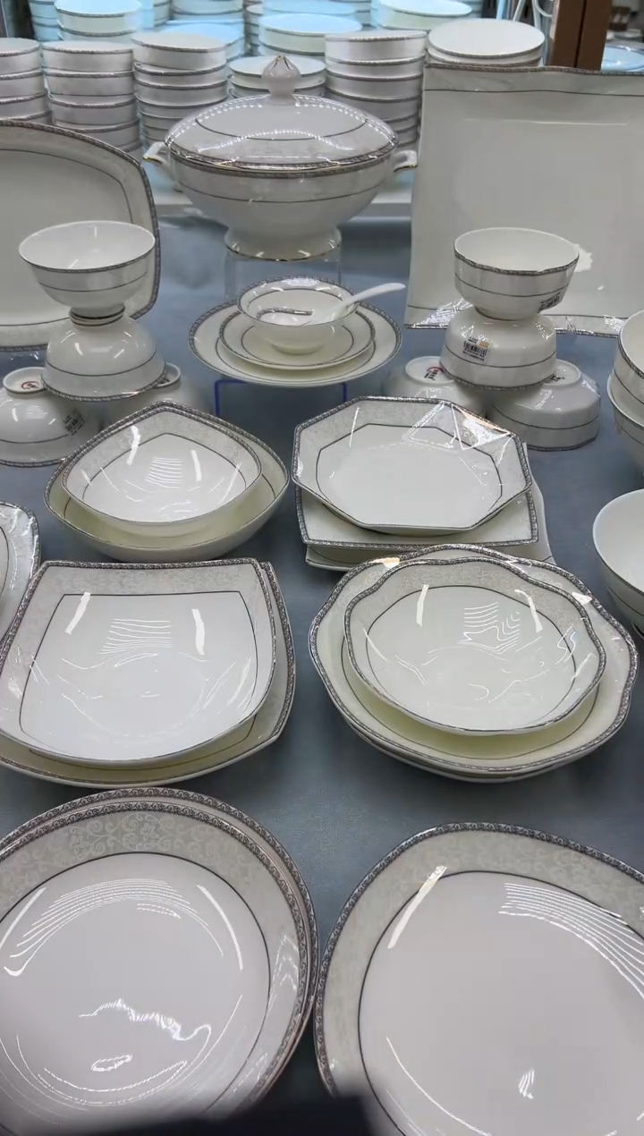 骨瓷玲珑7.5方2个