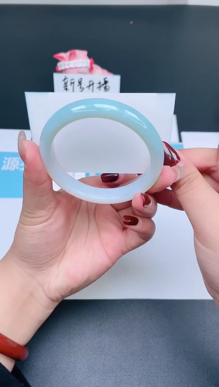 【闪购商品】石英质玉手镯未镶嵌235-60.8