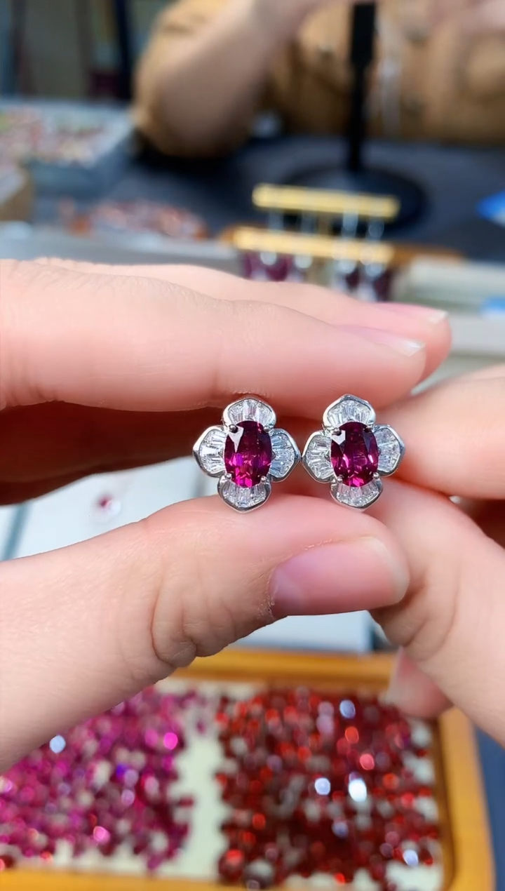 【闪购商品】石榴石耳钉银S925镶嵌天然镁铝