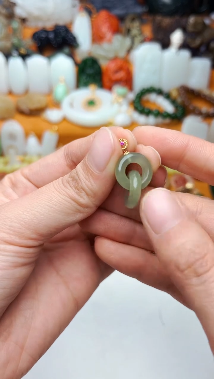 【闪购商品】和田玉颈饰18K金镶嵌环环相扣