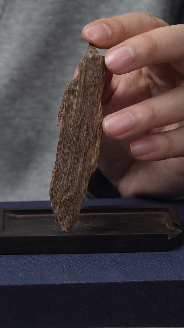 沉香沉香碎屑A2-老挝树心熏香料，重3.29克