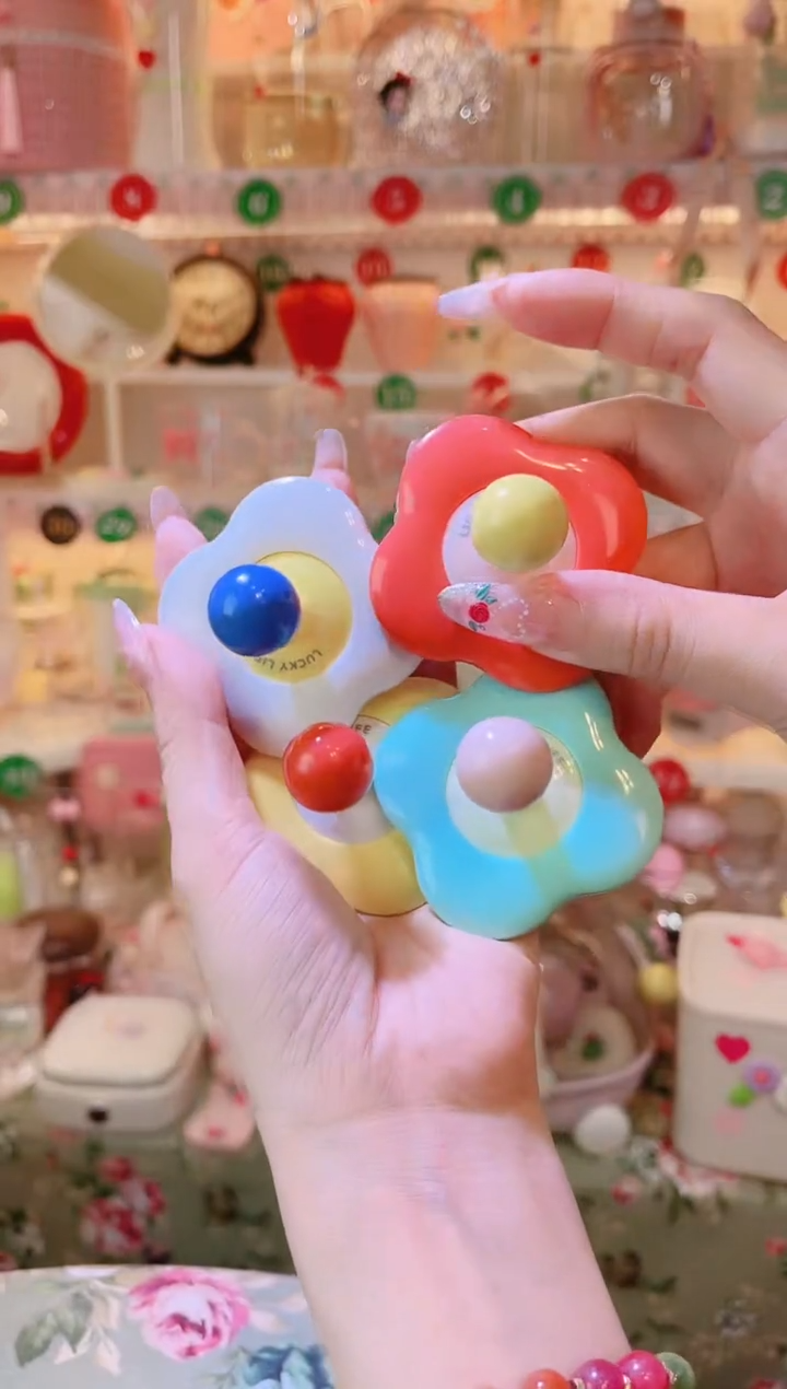 摆件品质好发货快放心拍！小花挂钩4个