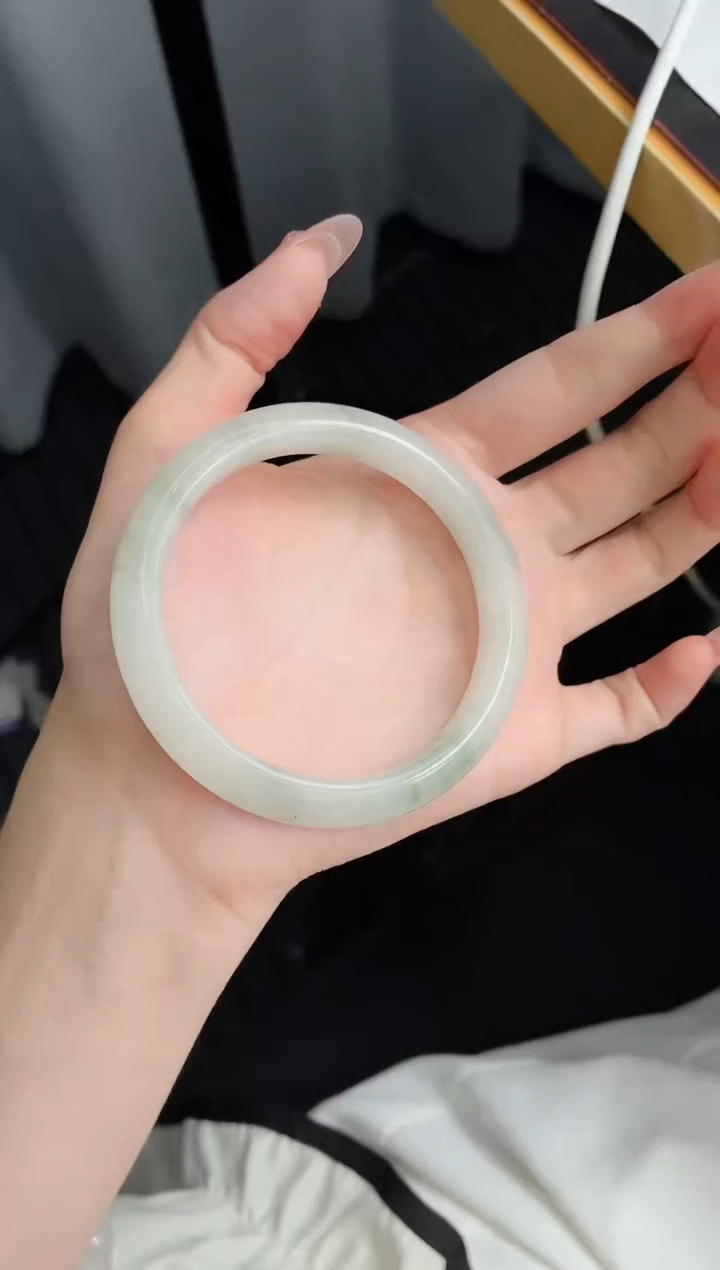 石英质玉手镯未镶嵌136/59.8