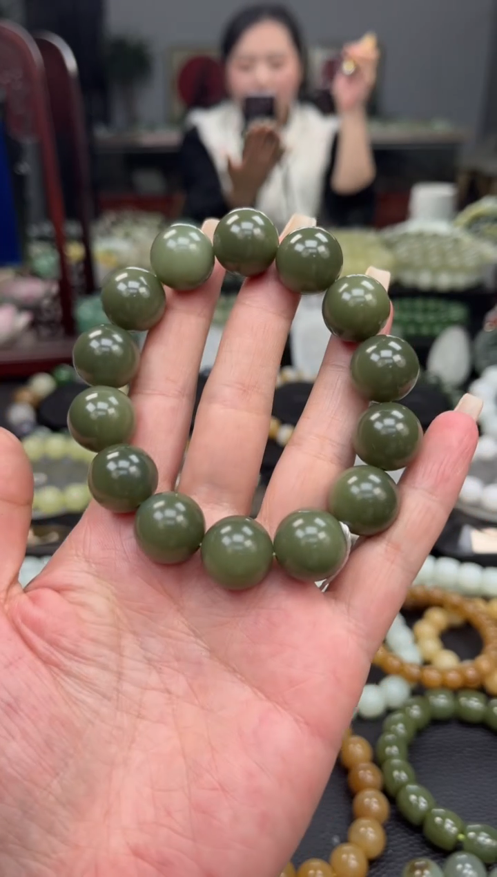 【闪购商品】和田玉手串未镶嵌新疆沙枣青卡16