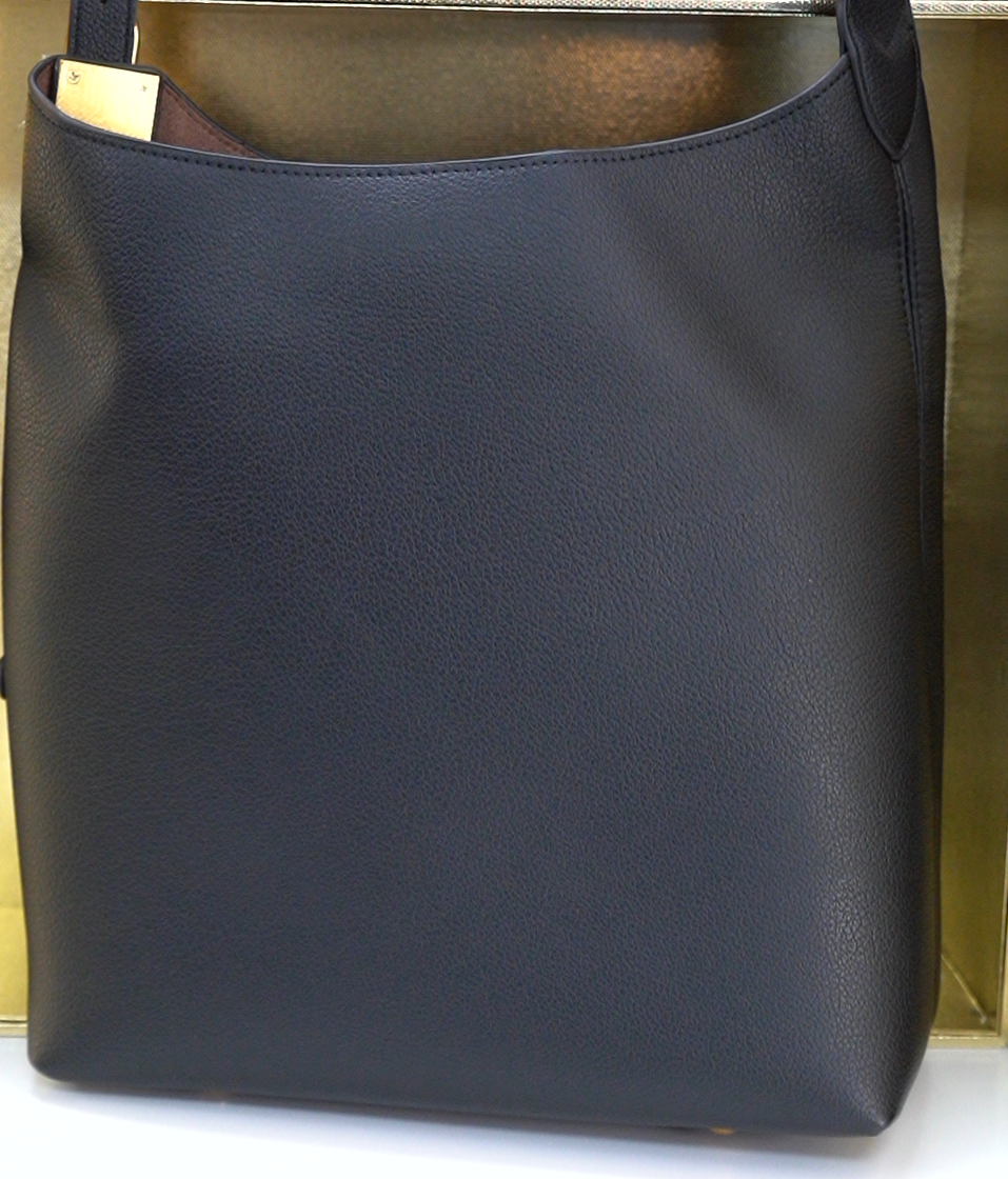 41（全新未拆封）轻奢时尚潮流气质单肩斜跨女士包包 32-16-37cm