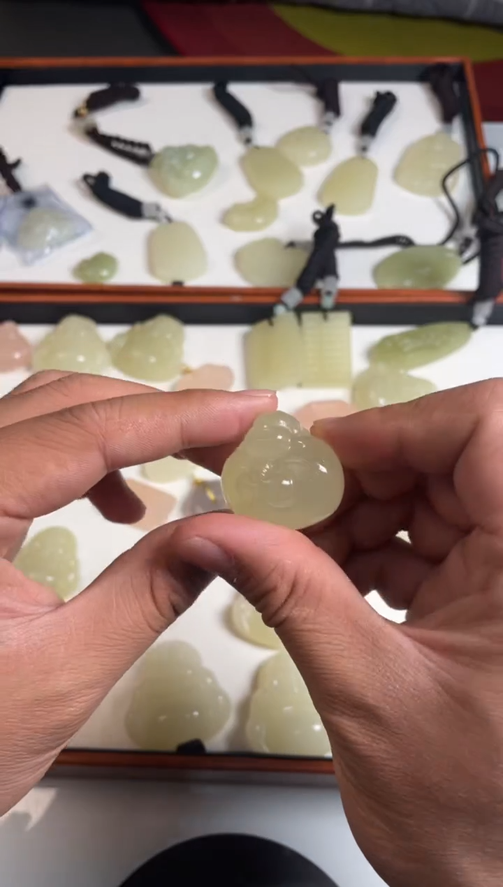 【闪购商品】石英质玉吊坠(赠链)未镶嵌福利