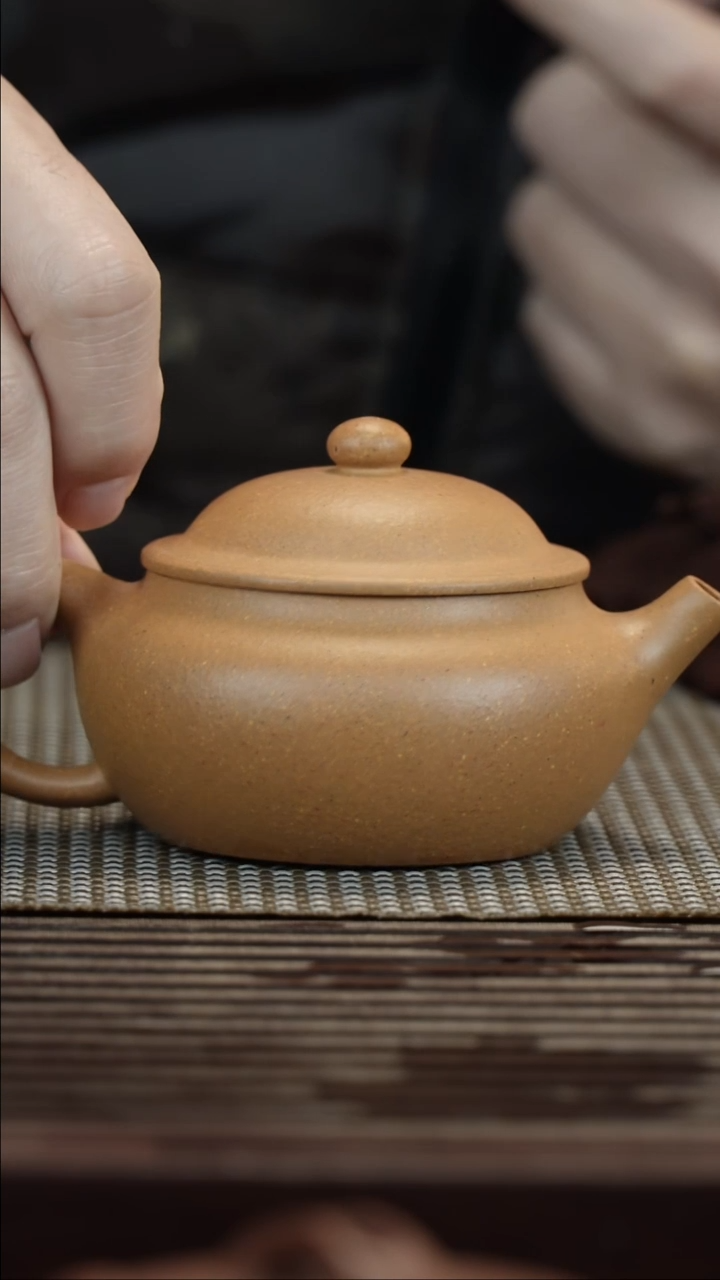 【闪购商品】紫砂茶壶黄金段立帽150CC半手工