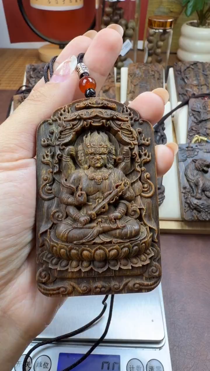 木木雕款低**哥芽庄 不动明王 双面 浮雕 8cm 送养香瓶