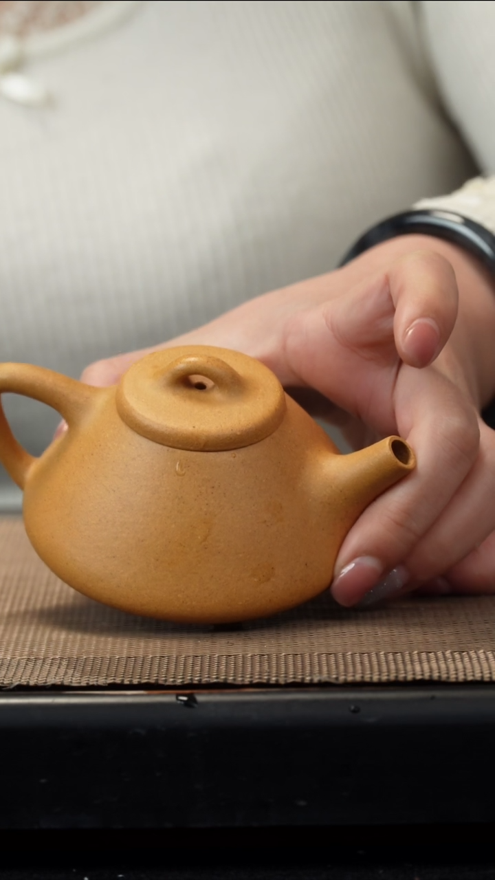 紫砂茶盏黄金段子冶130CC微晃盖