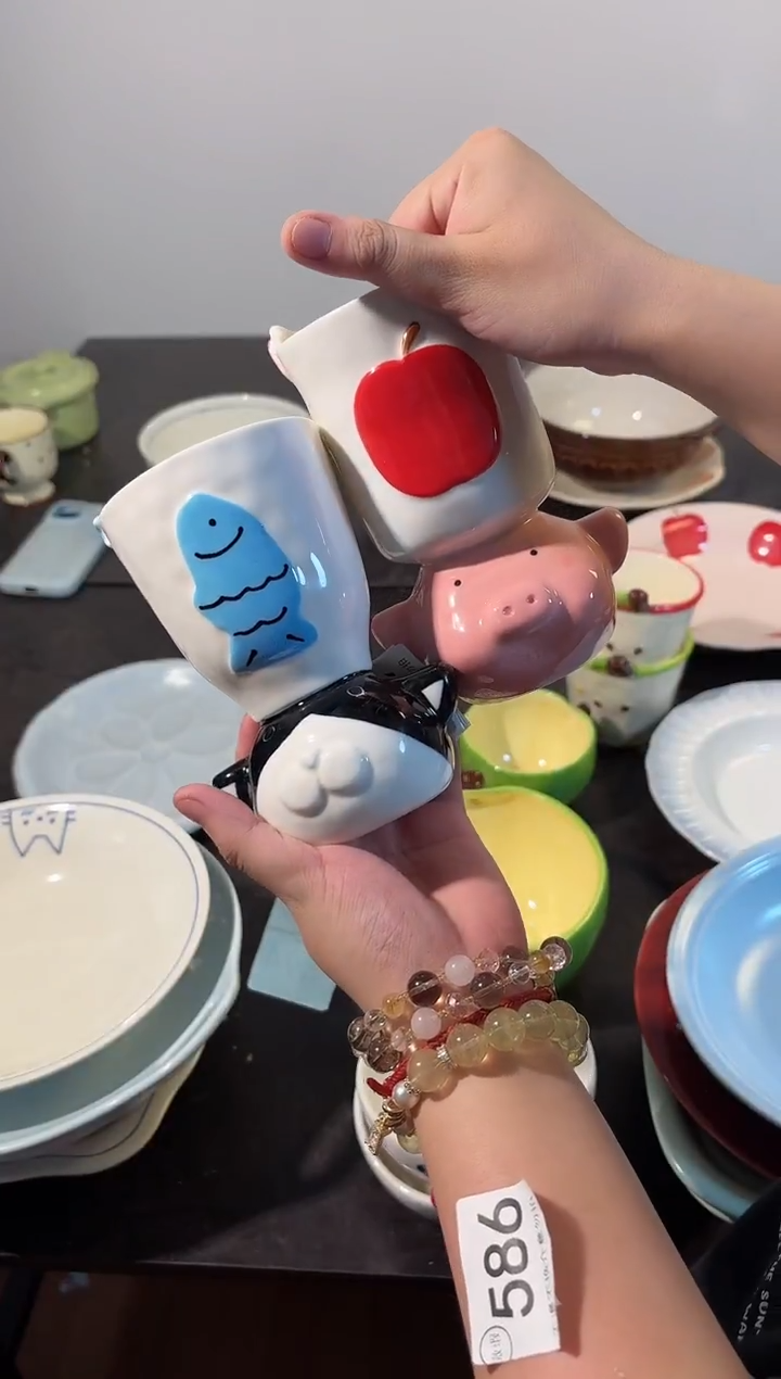 陶直播微瑕粉猪+黑猫手握杯