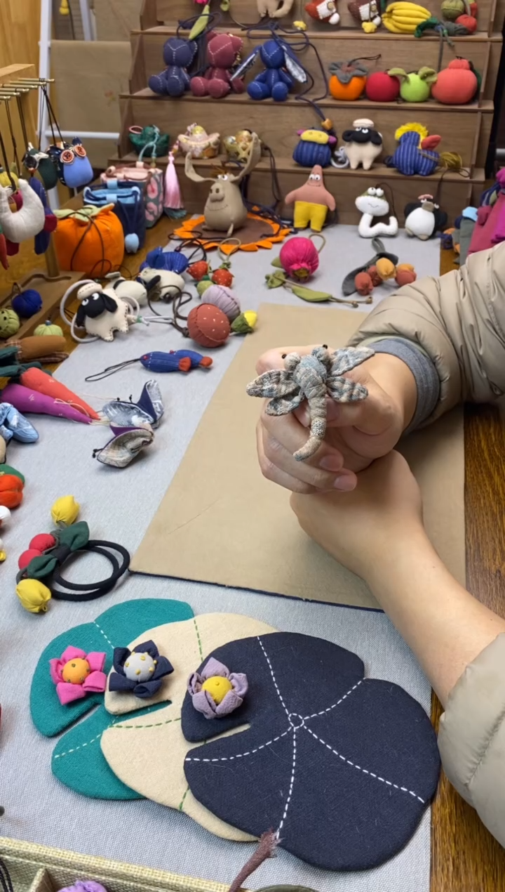 布艺蜻蜓胸针 配饰