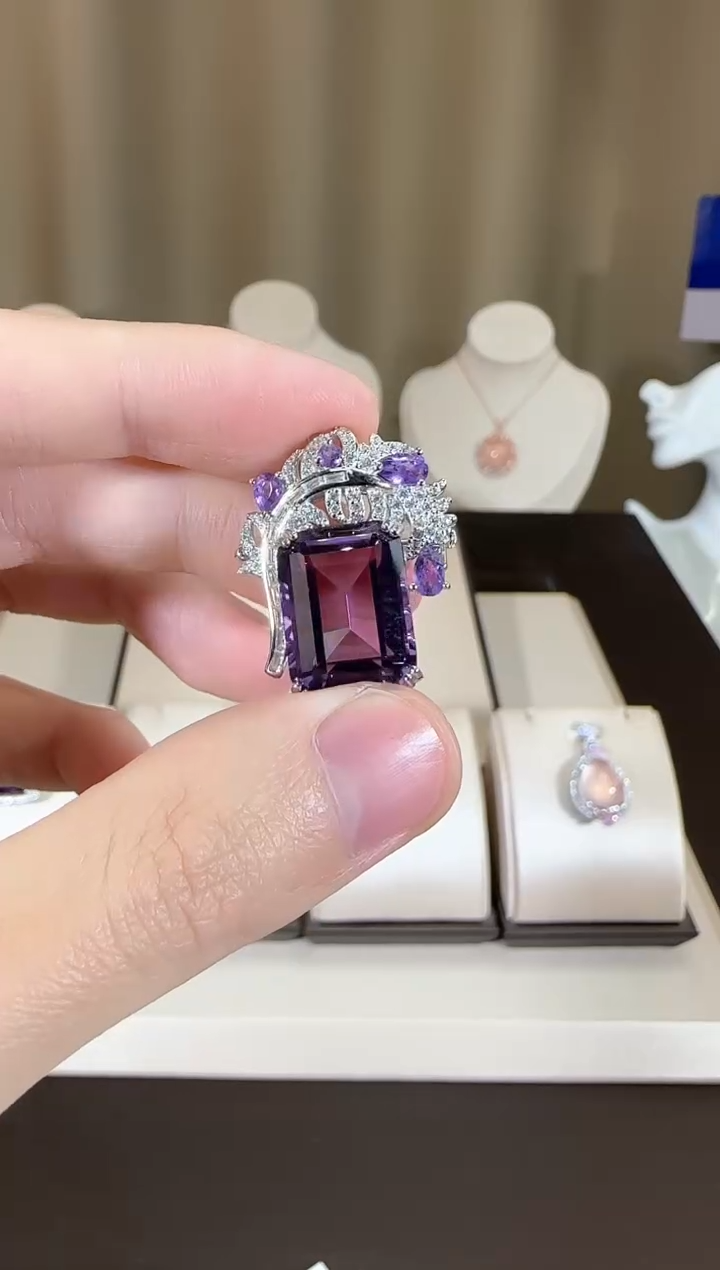 【闪购商品】紫晶颈饰银S925镶嵌13*18mm胸针吊坠两用款