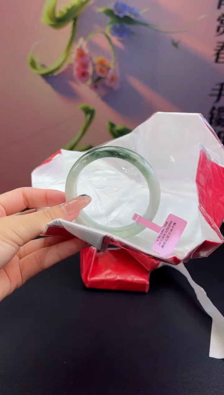 翡翠未镶嵌手镯翡翠手镯(微瑕）