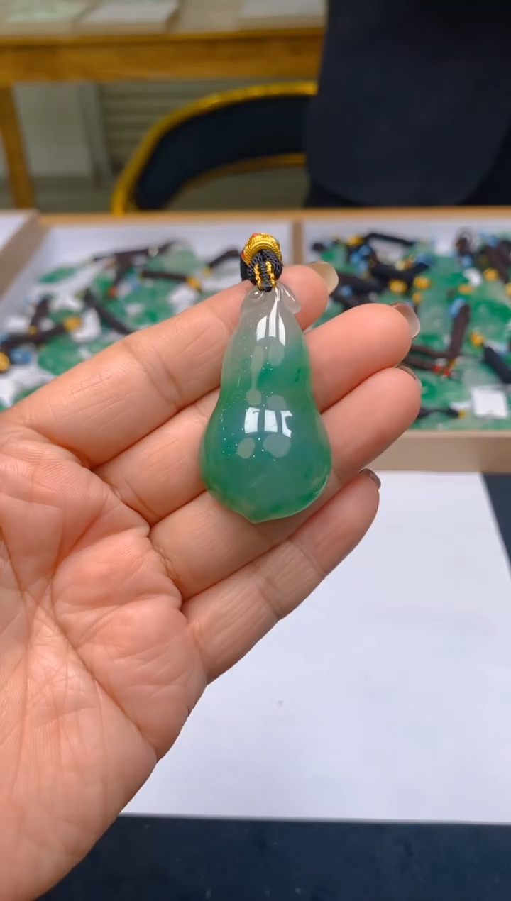 【闪购商品】石英岩玉颈饰未镶嵌冰美人非洲翠3076