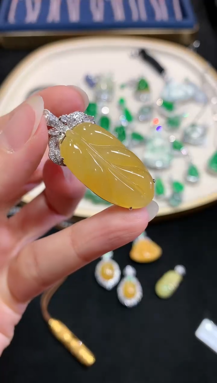 【闪购商品】翡翠吊坠(不含链)18K金镶嵌W713|29800