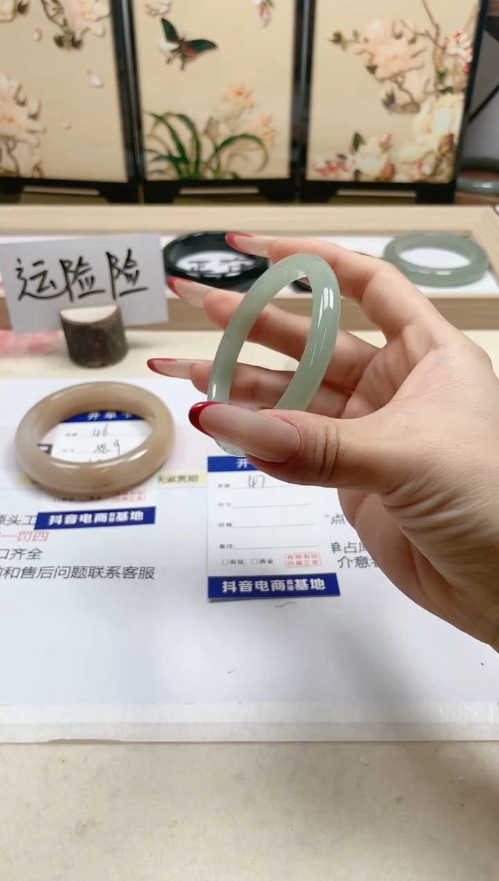 【闪购商品】石英质玉手镯未镶嵌47/54.5