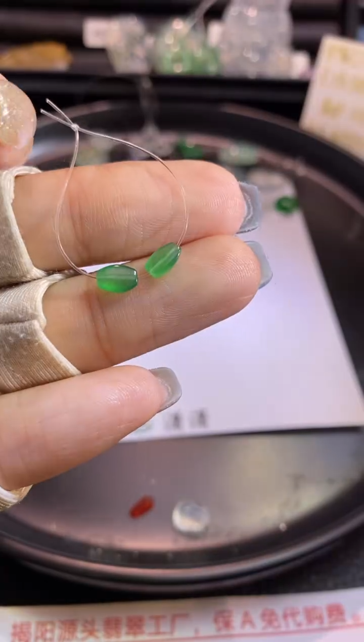 翡翠挂件未镶嵌枣珠