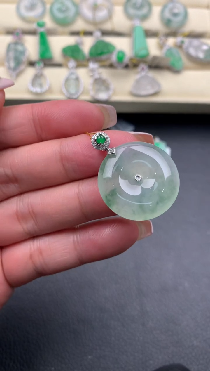 【闪购商品】翡翠颈饰18K金镶嵌D456....