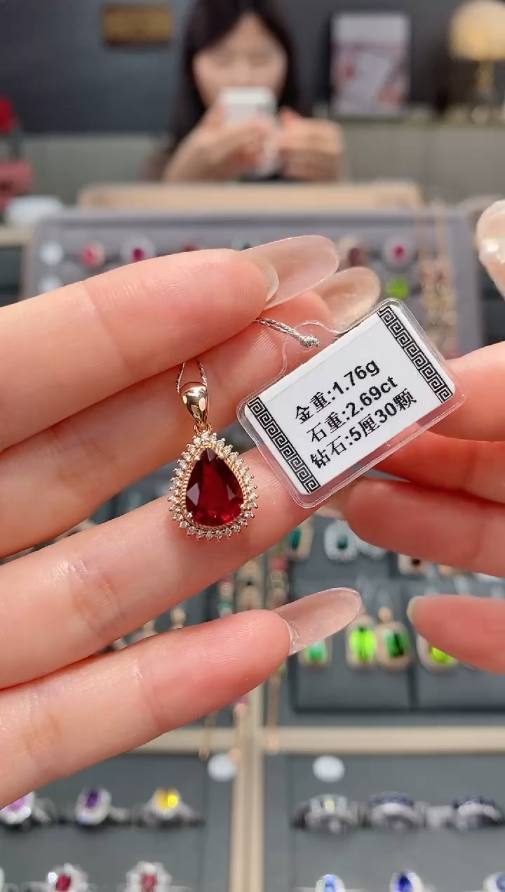 【闪购商品】碧玺颈饰18K金镶嵌2.69   