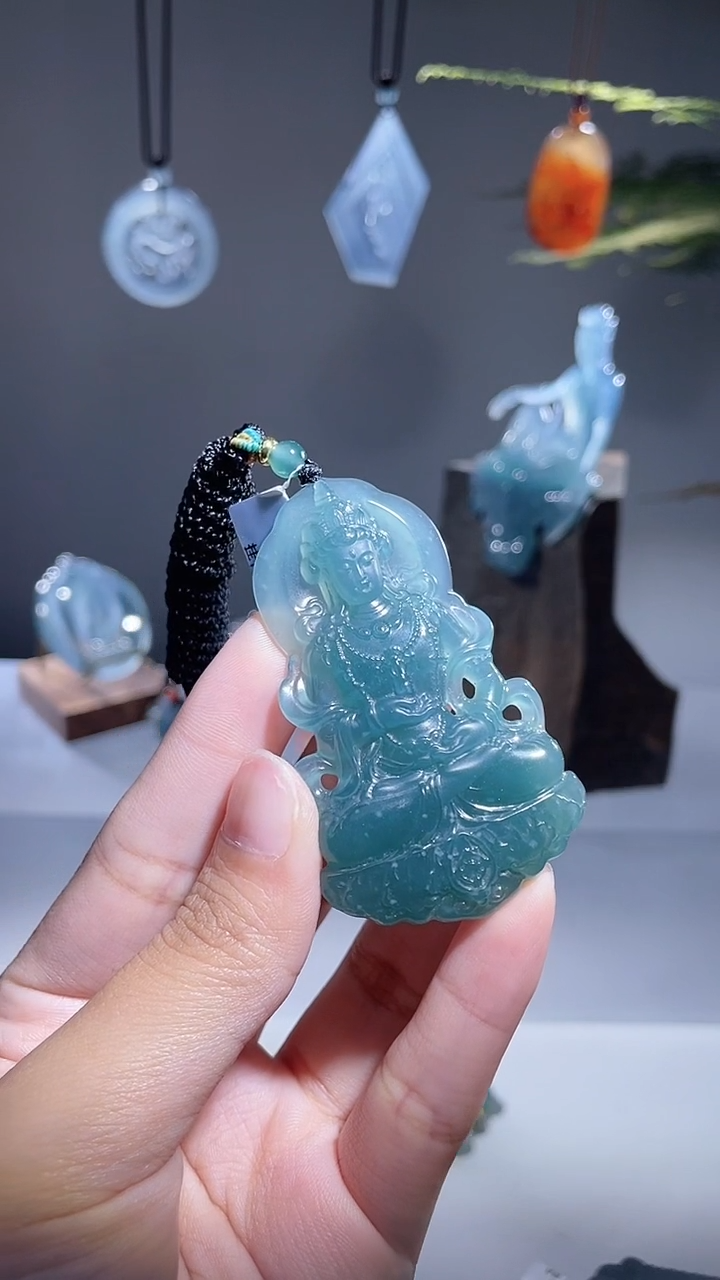 颈饰未镶嵌翡翠度母
