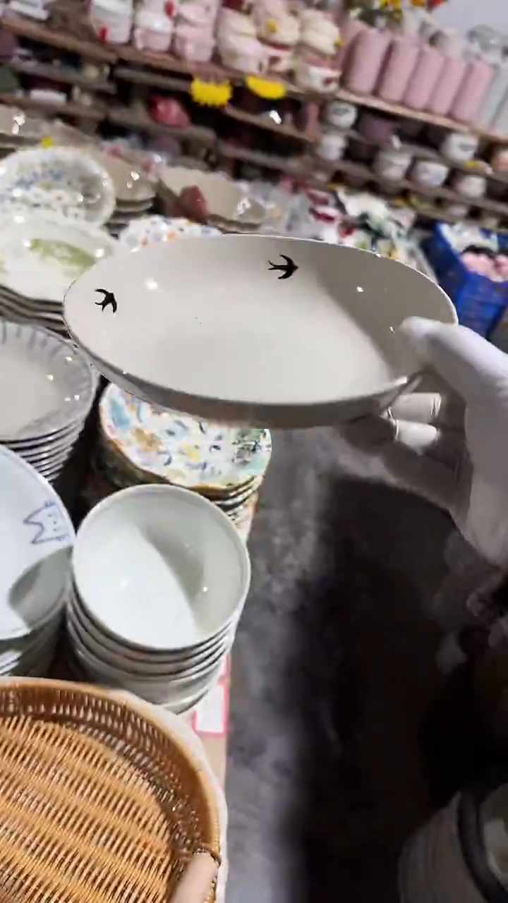 陶瓷燕子深盘微瑕 凑满20元包邮