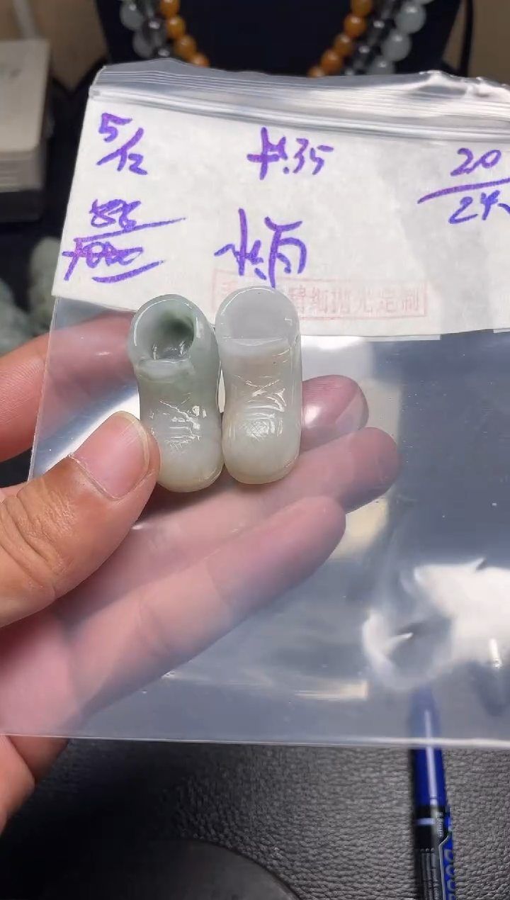 未镶嵌定制翡翠小**飞翡翠毛货抛光多样性发货拍一发一