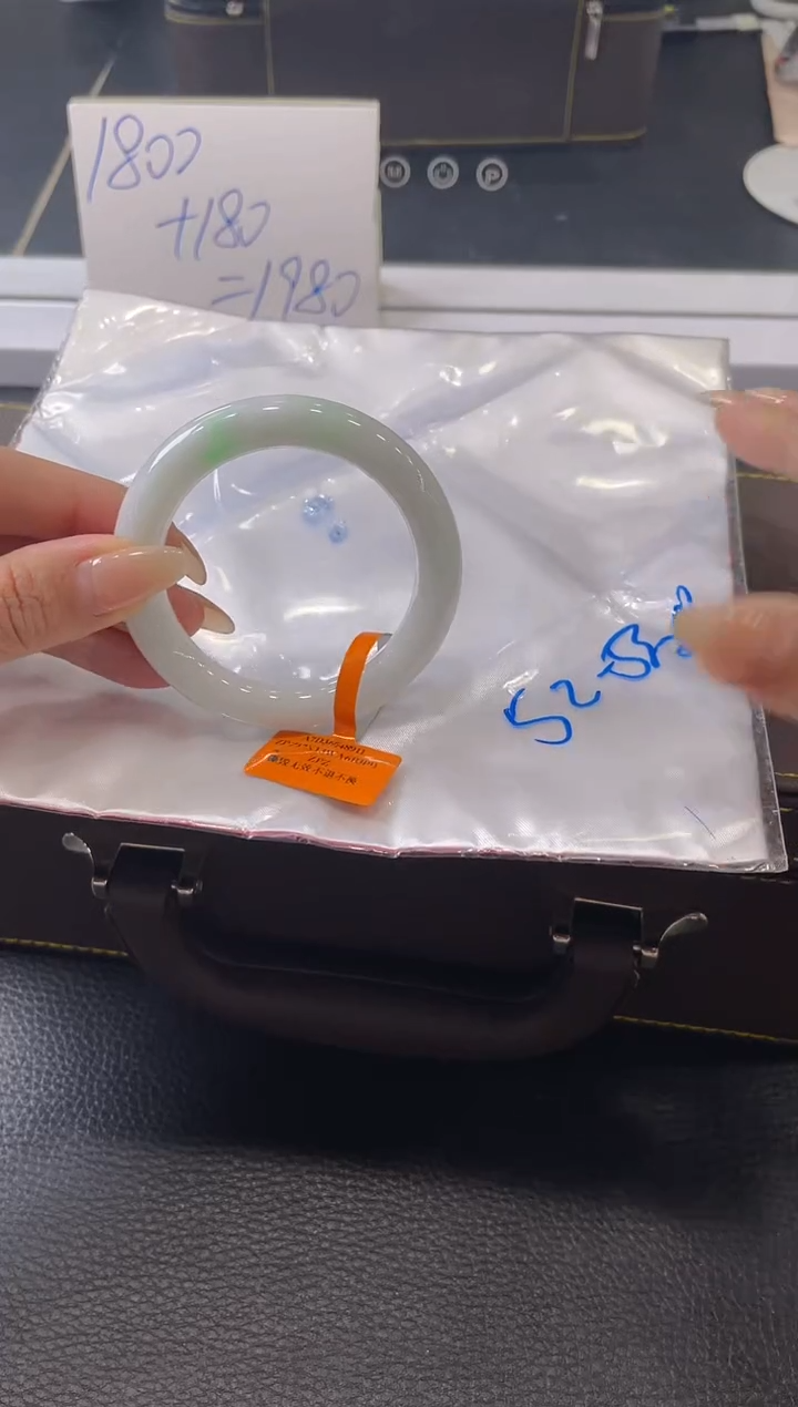 【闪购商品】翡翠手镯未镶嵌手镯