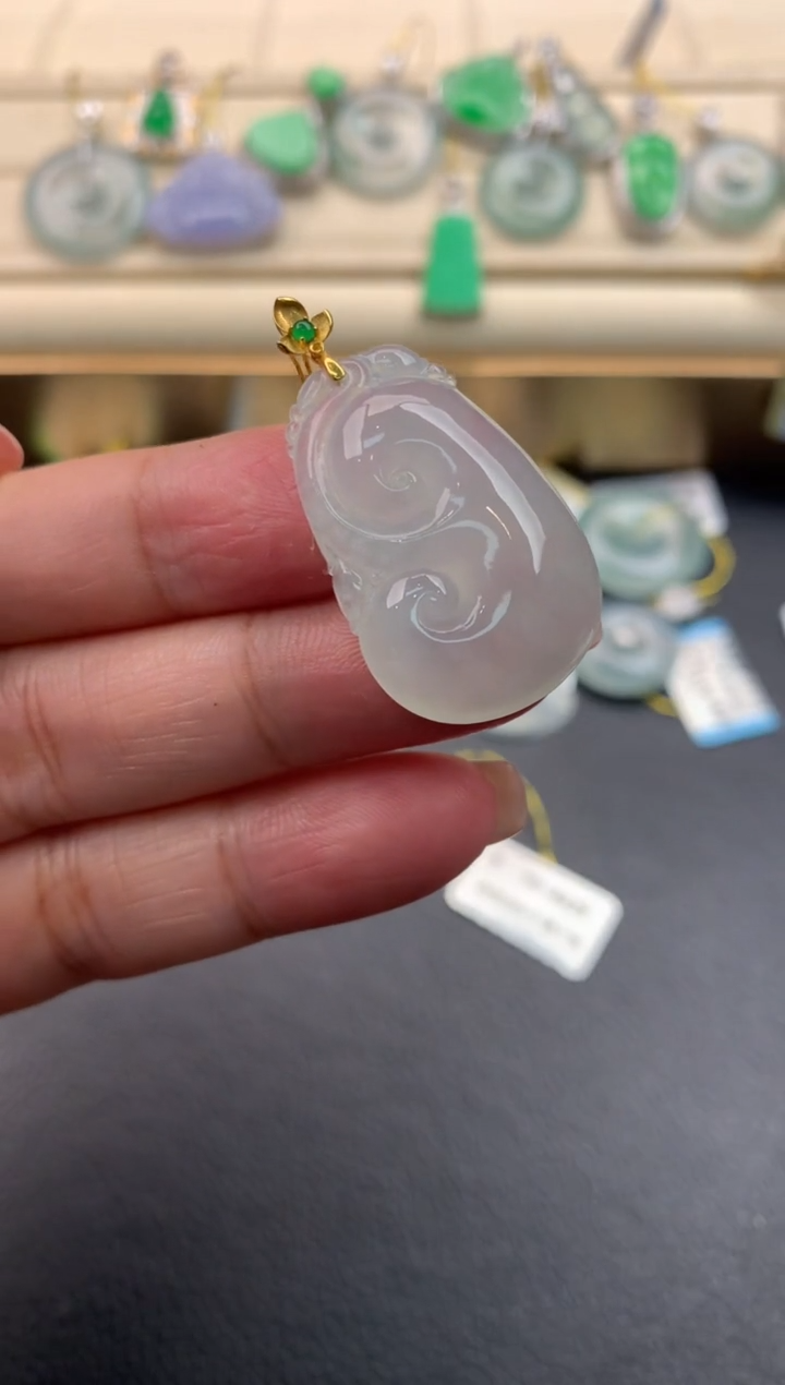 翡翠18K金镶嵌颈饰F652