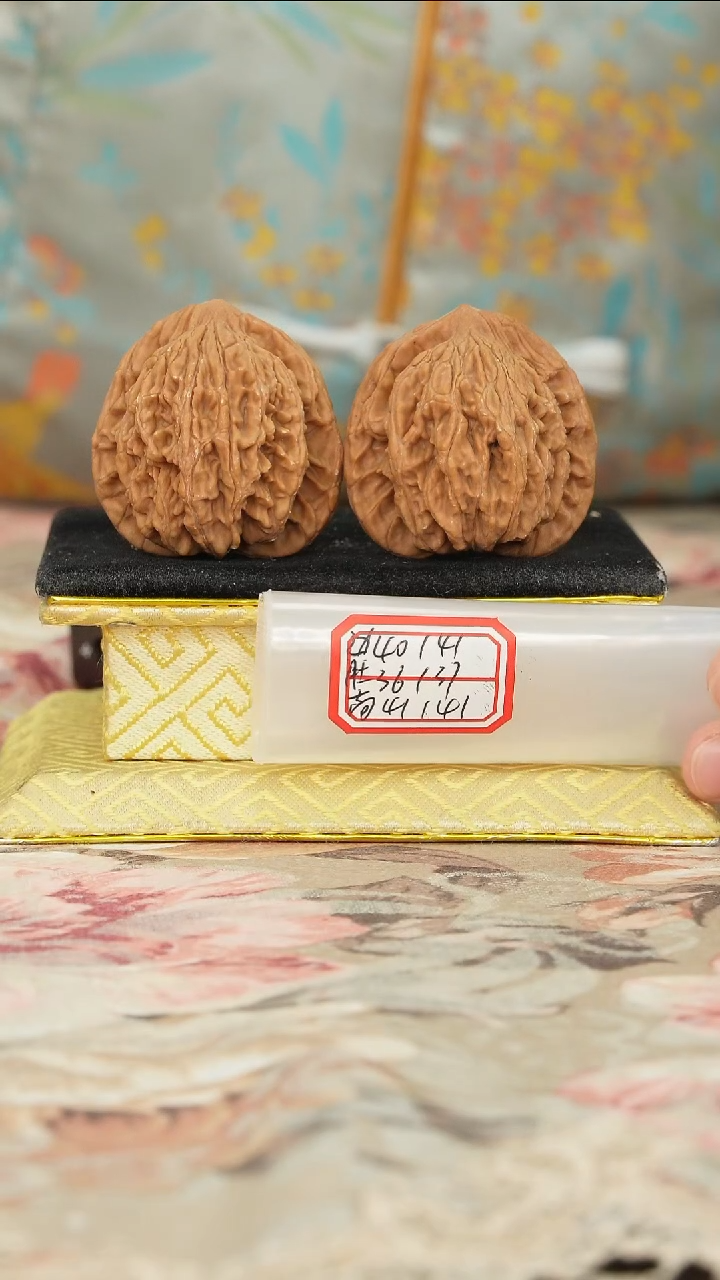 【闪购商品】文玩核桃把件麦穗虎头