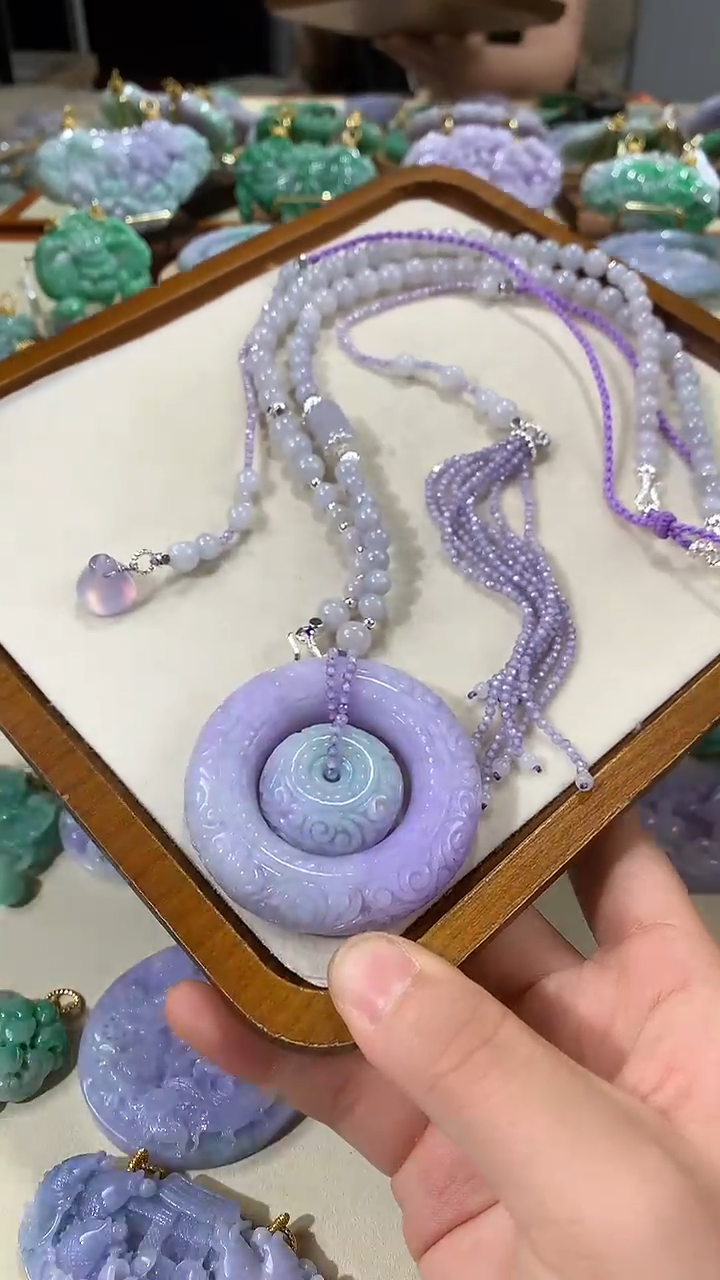 颈饰未镶嵌翡翠吊坠