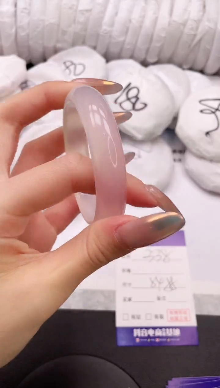 【闪购商品】石英质玉手镯未镶嵌31K538-54