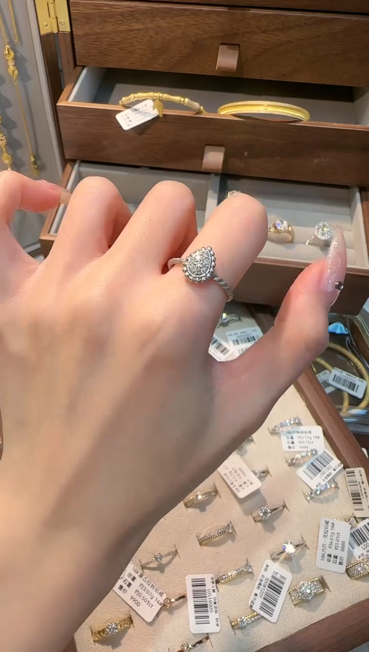 【闪购商品】钻石戒指/指环18K金镶嵌水滴钻戒16#14#